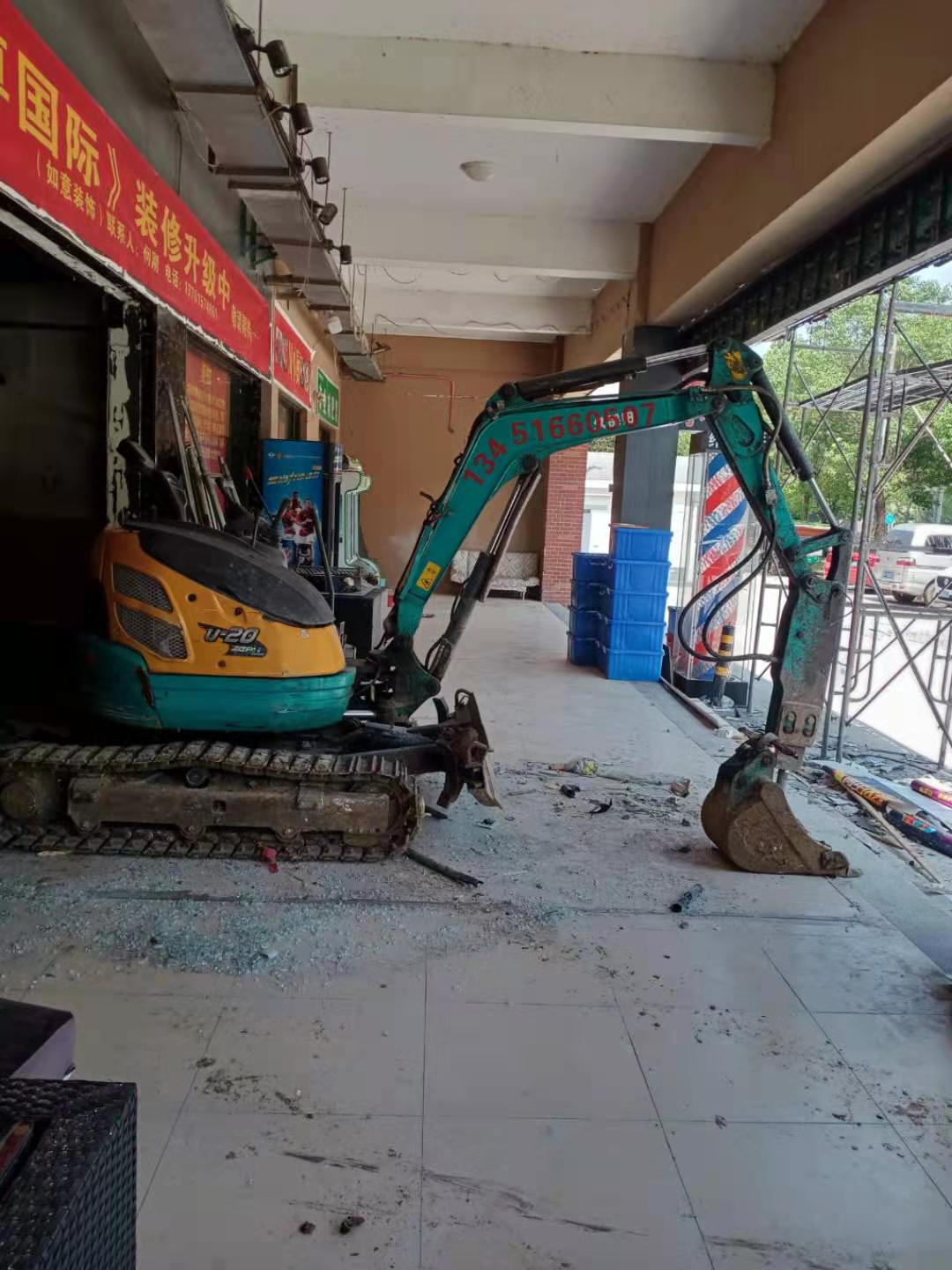 橡膠履帶對(duì)于微型小挖機(jī)施工當(dāng)中的作用及特點(diǎn)！(圖1)