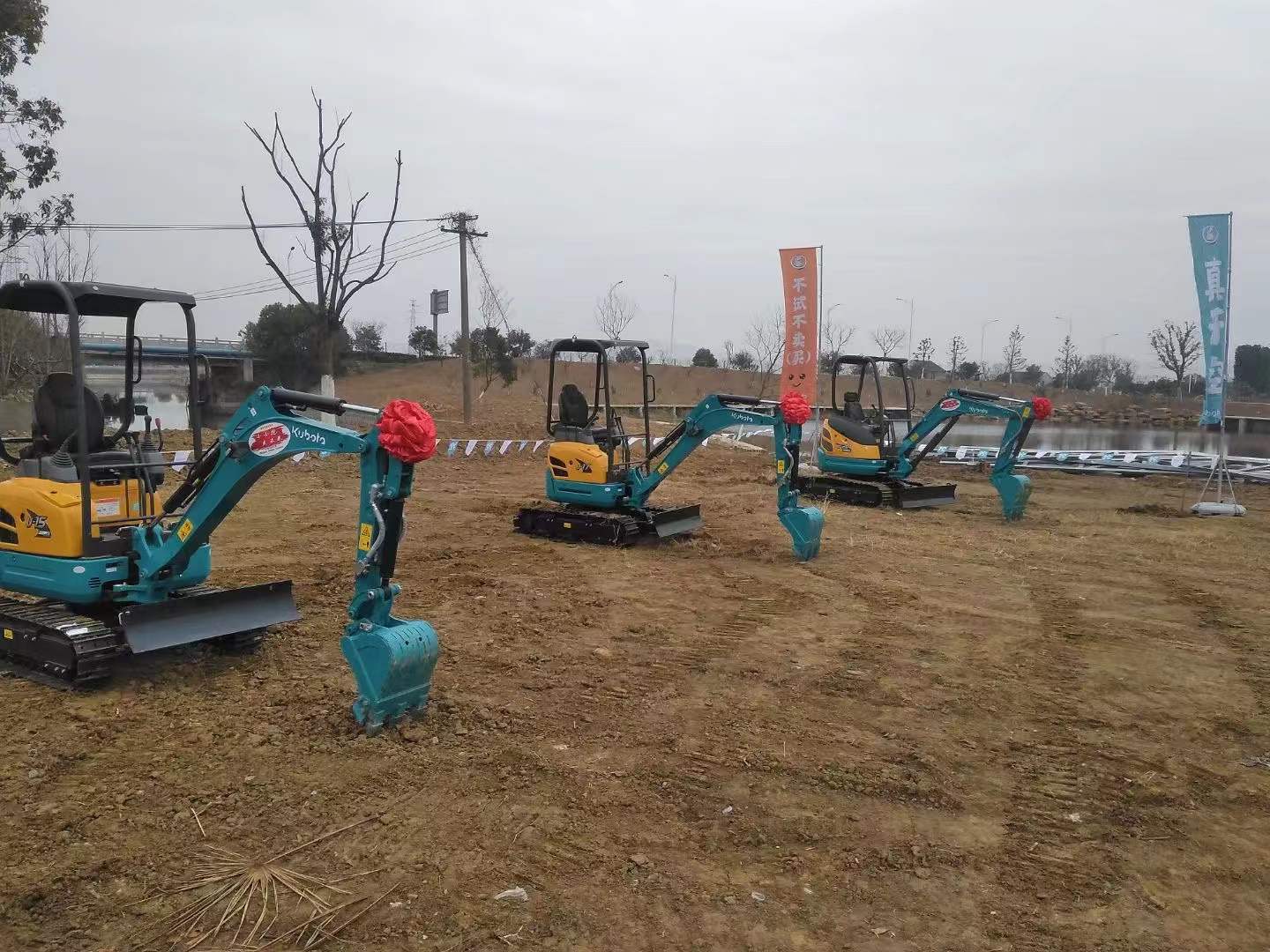 冠捷工程雙旦期間推出微挖租賃優(yōu)惠政策！(圖1)