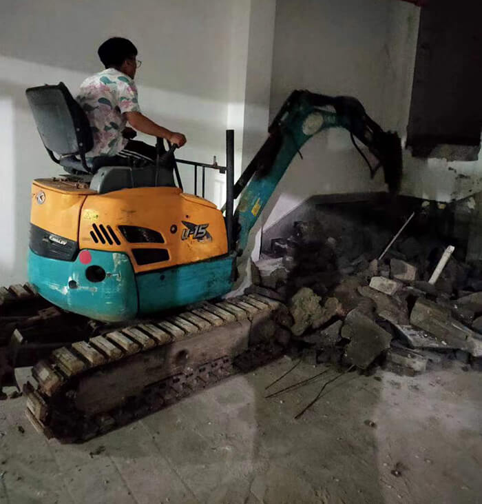 微型小挖機(jī)長(zhǎng)時(shí)間存放需要注意哪些方面？(圖1)